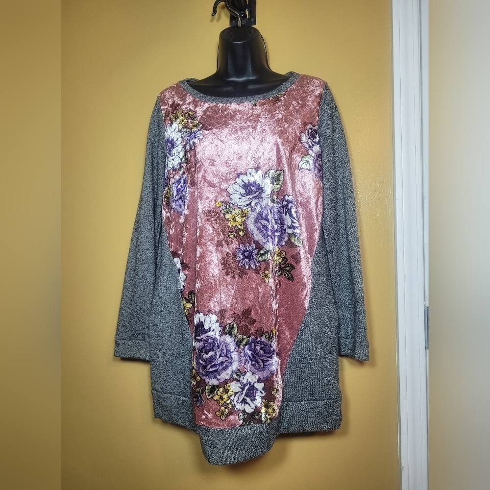 Sun & Moon Velvet Floral Long Sleeve Tunic Shirt sz S